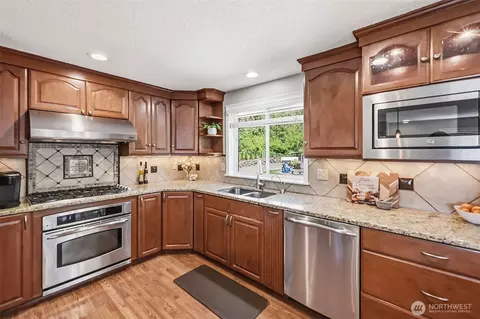 Kitchen - 46216 287th Ave SE, Enumclaw, WA 98022 photo 2 of 5