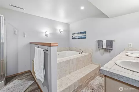 Bath - 46216 287th Ave SE, Enumclaw, WA 98022 photo 4 of 6