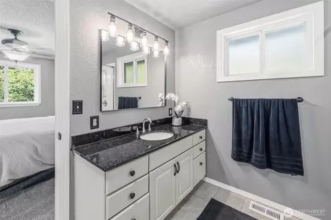 Bath - 46216 287th Ave SE, Enumclaw, WA 98022 photo 1 of 6