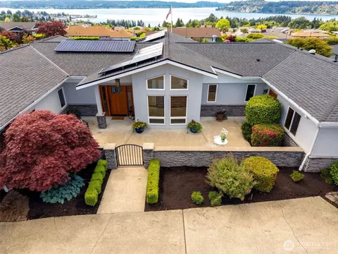 1212 S Fernside Dr, Tacoma, WA 98465