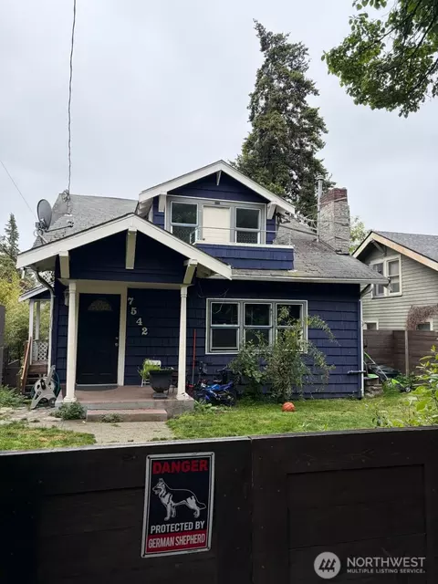 7542 Roosevelt Way NE, Seattle, WA 98115