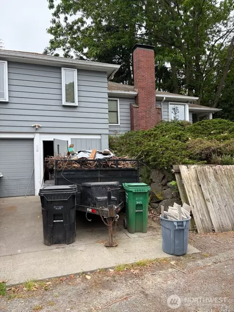 10340 Roosevelt Way NE, Seattle, WA 98125