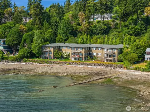 9551 NE South Beach Dr #3H, Bainbridge Island, WA 98110