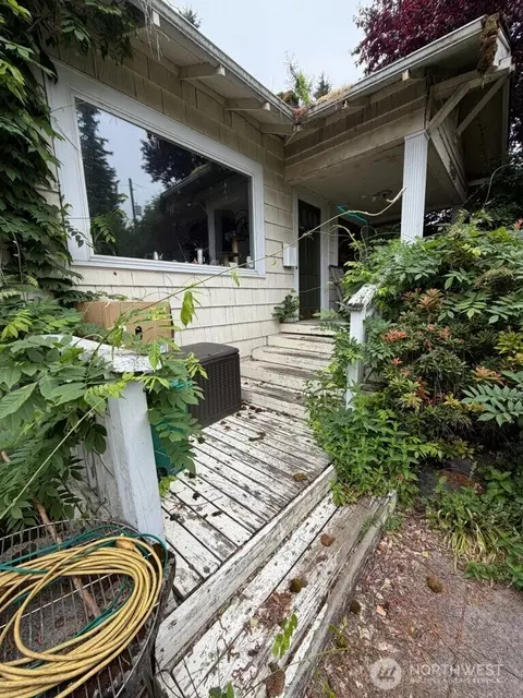 7547 11th Ave NE, Seattle, WA 98115