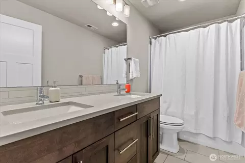 Bath - 3501 226th Pl SE, Bothell, WA 98021 photo 3 of 4