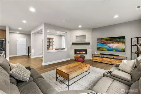Living - 3501 226th Pl SE, Bothell, WA 98021 photo 1 of 3