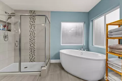 Bath - 3501 226th Pl SE, Bothell, WA 98021 photo 1 of 4