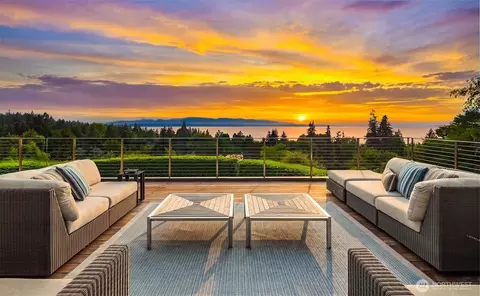 17020 74th Ave W, Edmonds, WA 98026