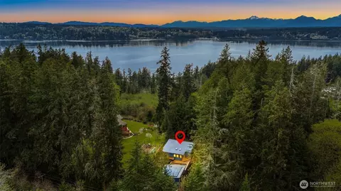 10143 Battle Point Dr NE, Bainbridge Island, WA 98110