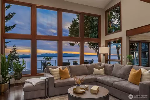 15718 72nd Ave W, Edmonds, WA 98026