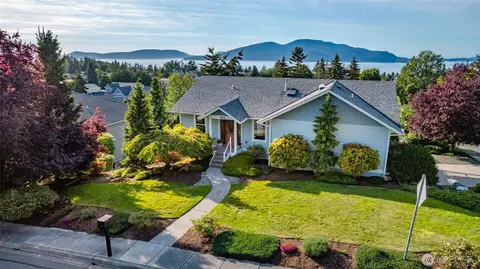 3602 W 8th St, Anacortes, WA 98221
