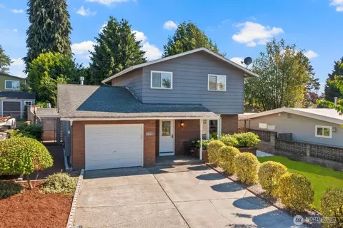 1115 N 30th St, Renton, WA 98056