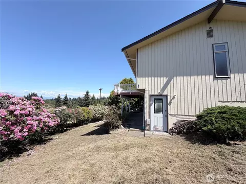Exterior - 2505 Hillside Ln, Everett, WA 98203 photo 5 of 5