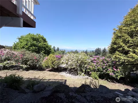 Exterior - 2505 Hillside Ln, Everett, WA 98203 photo 4 of 5