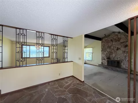 Living - 2505 Hillside Ln, Everett, WA 98203 photo 1 of 2