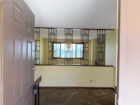 Entry Way - 2505 Hillside Ln, Everett, WA 98203 photo 1 of 2
