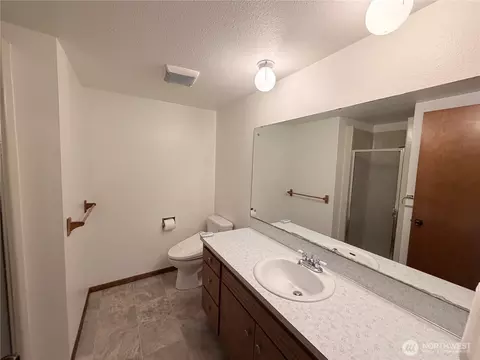 Bath - 2505 Hillside Ln, Everett, WA 98203 photo 1 of 2