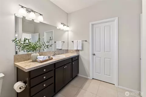 Bath - 104 Walnut Ave SW #23, Orting, WA 98360 photo 3 of 4