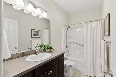 Bath - 104 Walnut Ave SW #23, Orting, WA 98360 photo 1 of 4