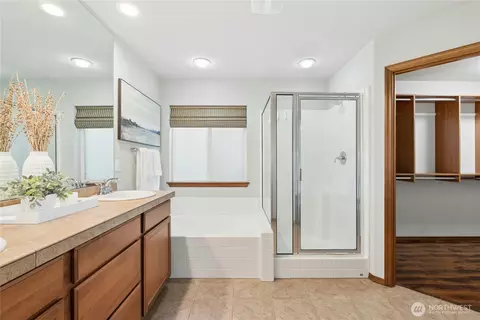 Bath - 4127 228th Pl SE, Bothell, WA 98021 photo 2 of 4