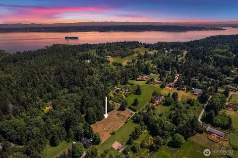 9438 SW 266th Ln, Vashon, WA 98070