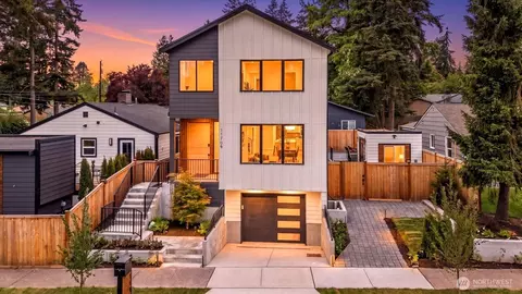 11709 Roosevelt Way NE, Seattle, WA 98125