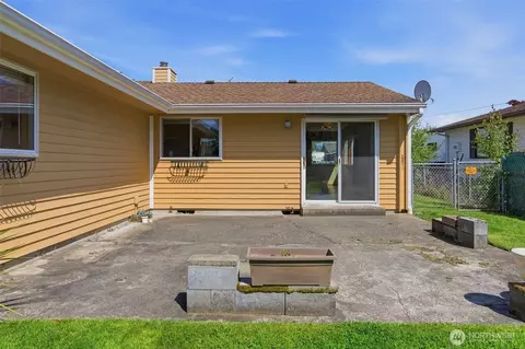 Exterior - 1428 Loraine St, Enumclaw, WA 98022 photo 8 of 9