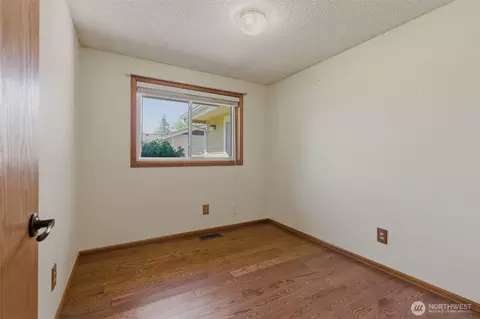 Bedroom - 1428 Loraine St, Enumclaw, WA 98022 photo 1 of 5