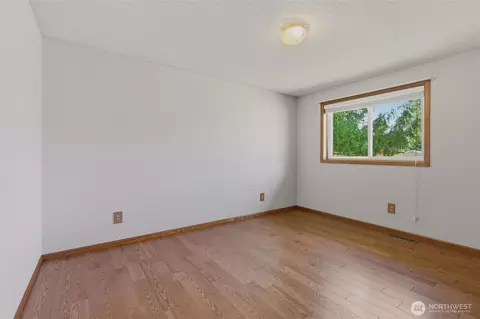 Bedroom - 1428 Loraine St, Enumclaw, WA 98022 photo 3 of 5