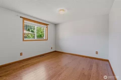 Bedroom - 1428 Loraine St, Enumclaw, WA 98022 photo 5 of 5