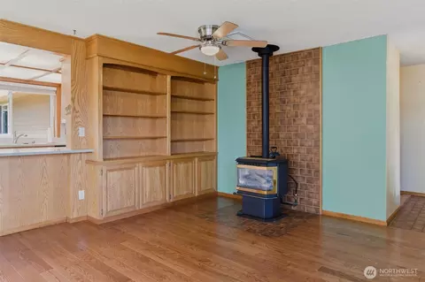 Living - 1428 Loraine St, Enumclaw, WA 98022 photo 1 of 4