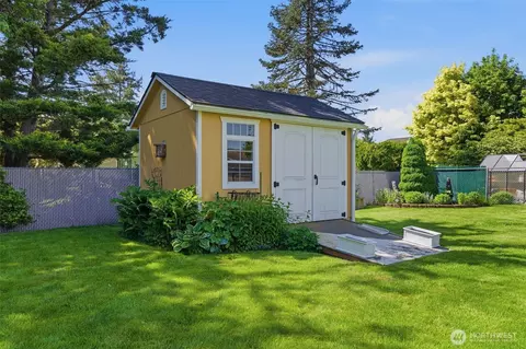 Exterior - 1428 Loraine St, Enumclaw, WA 98022 photo 4 of 9