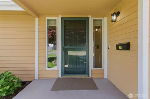 Entry Way - 1428 Loraine St, Enumclaw, WA 98022 photo 1 of 4