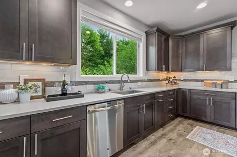Kitchen - 18231 3rd Dr SE, Bothell, WA 98012 photo 5 of 7
