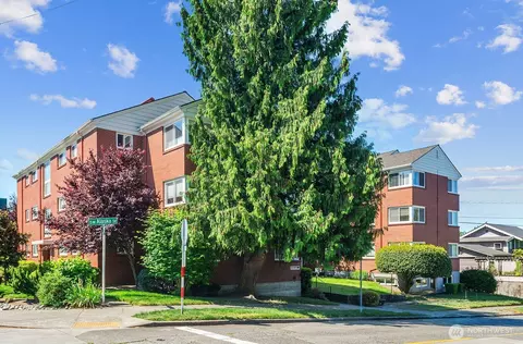 4407 SW Alaska St #11, Seattle, WA 98116