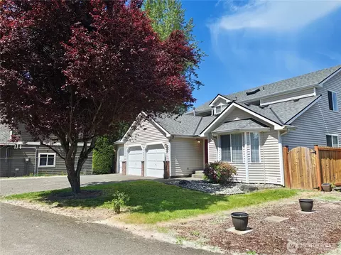 18221 SE 260th Pl, Covington, WA 98042