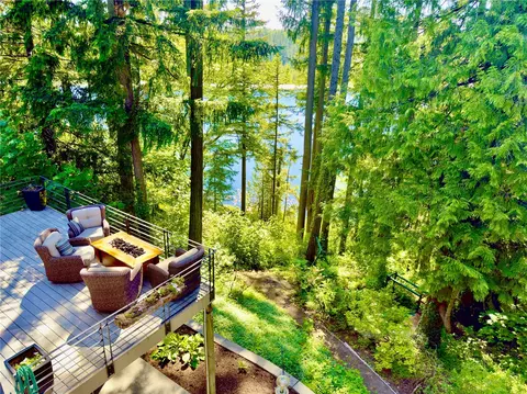 18603 E Spring Lake Dr SE, Renton, WA 98058