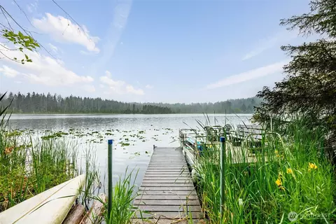 18603 E Spring Lake Dr SE, Renton, WA 98058