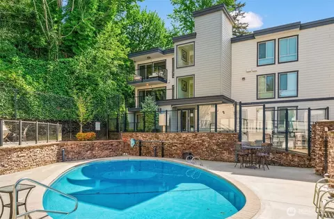 3212 81st Pl SE #C301, Mercer Island, WA 98040
