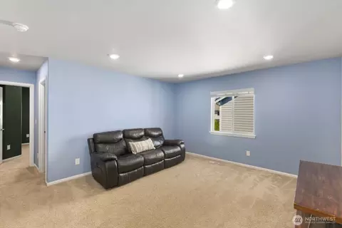 Living - 2759 Christianson Ave, Enumclaw, WA 98022 photo 3 of 4