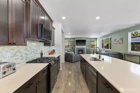 Kitchen - 2759 Christianson Ave, Enumclaw, WA 98022 photo 2 of 2