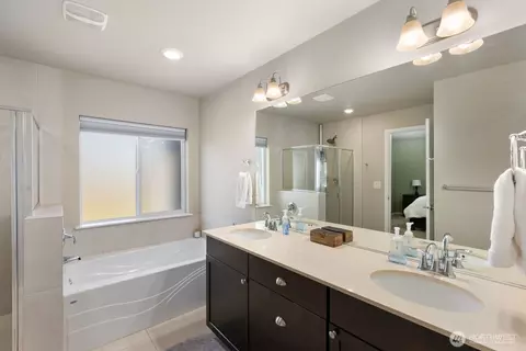 Bath - 2759 Christianson Ave, Enumclaw, WA 98022 photo 2 of 5