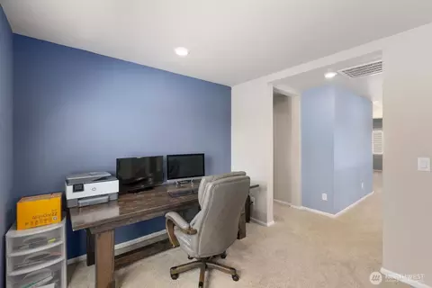 Entry Way - 2759 Christianson Ave, Enumclaw, WA 98022 photo 2 of 3