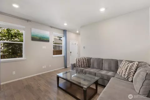 Living - 2759 Christianson Ave, Enumclaw, WA 98022 photo 4 of 4