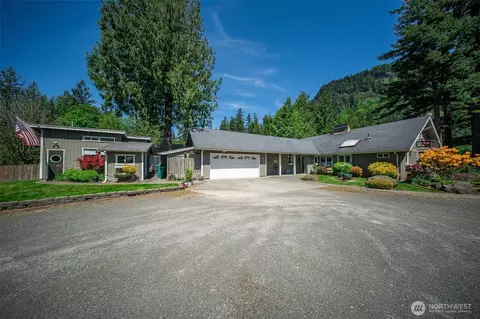 37418 W Lake Walker Dr SE, Enumclaw, WA 98022