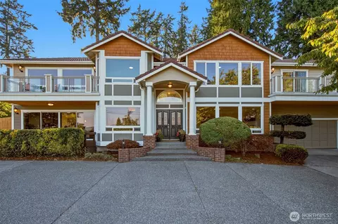 8338 NE Juanita Dr, Kirkland, WA 98034