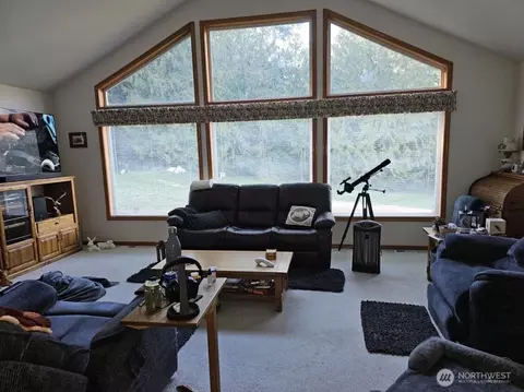 Living - 152 Racoon Rd, Sequim, WA 98382 photo 2 of 3
