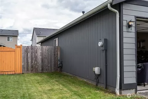 Exterior - 922 Grinnell Ave SW, Orting, WA 98360 photo 3 of 7