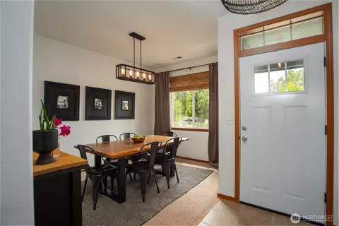 Entry Way - 922 Grinnell Ave SW, Orting, WA 98360 photo 3 of 3