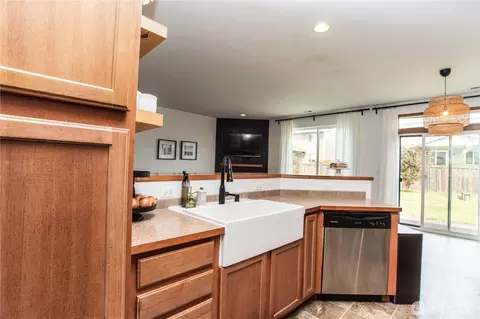 Kitchen - 922 Grinnell Ave SW, Orting, WA 98360 photo 3 of 3